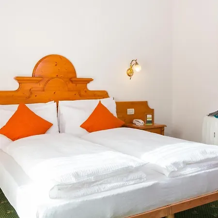Otel Bonapace ***s Madonna